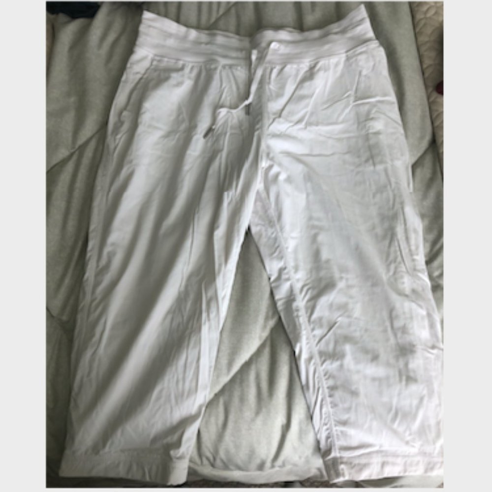 White lululemon athletica cropped pants